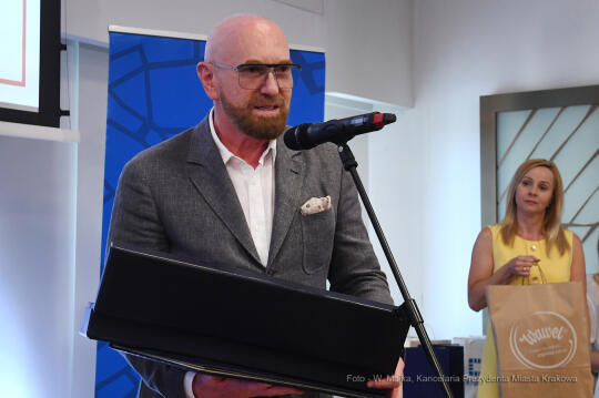 1313jpg.jpg-Filantrop