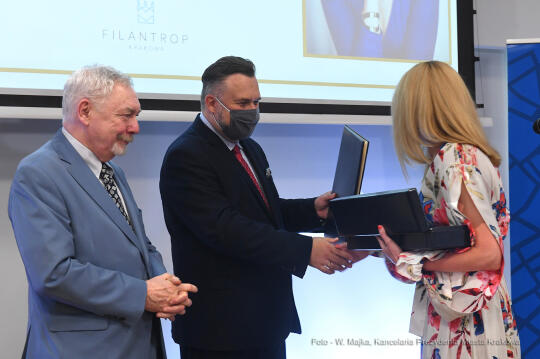 1717jpg.jpg-Filantrop