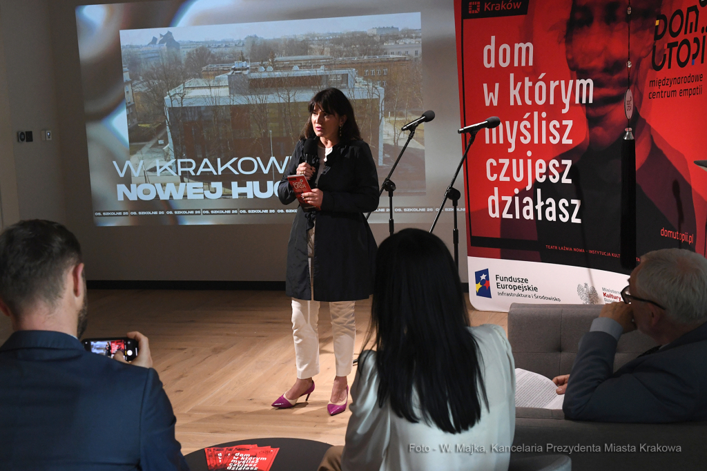 099jpg.jpg-Dom Utopii  Autor: W. Majka