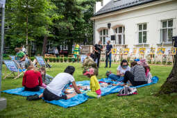 bs-czerwca 26, 2021-jg1_210626_202a5918.jpg-Piknik literacki w ogrodzie Biblioteki Kraków