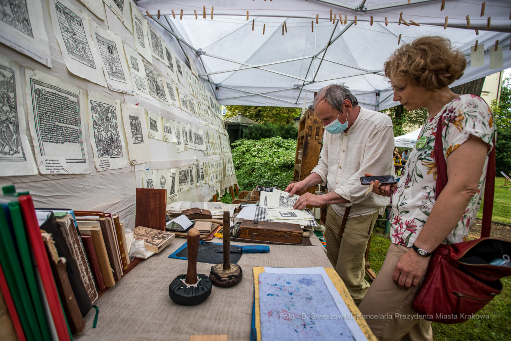 bs-czerwca 26, 2021-jg1_210626_202a6513.jpg-Piknik Literacki, Biblioteka Kraków, Majchrowski  Autor: B. Świerzowski