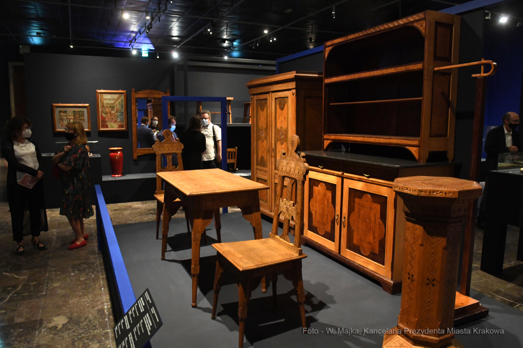 2828jpg.jpg-Wystawa „Polskie style narodowe 1890-1918”  Autor: W. Majka