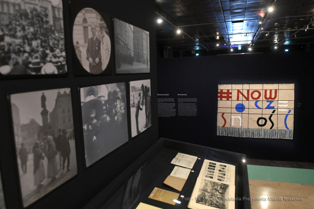 3030jpg.jpg-Wystawa „Polskie style narodowe 1890-1918”  Autor: W. Majka