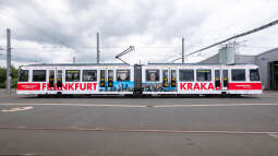 dedykowany partnerstwu z Krakowem pojazd premetra w zajezdni 