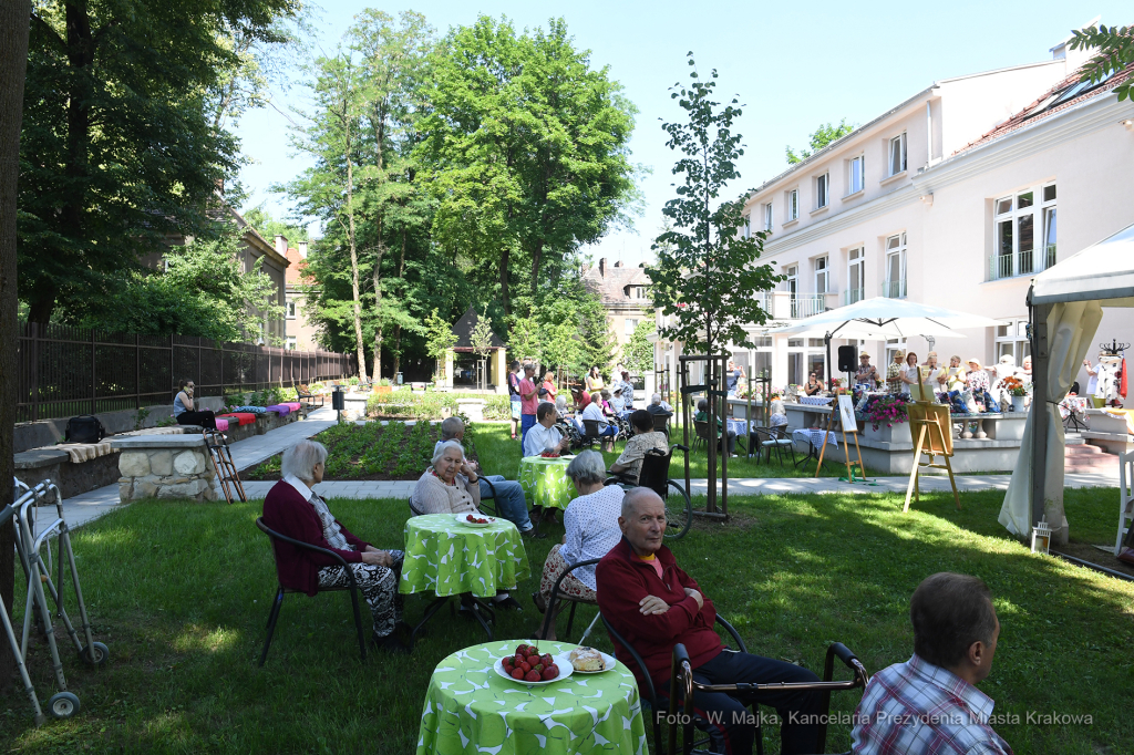 1111jpg.jpg-Wizyta w DPS  na oś. Sportowym 9  Autor: W. Majka