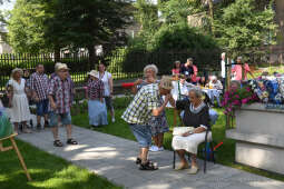 1717jpg.jpg-Wizyta w DPS  na oś. Sportowym 9