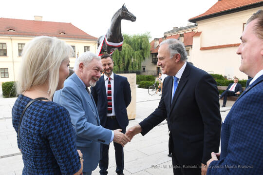 033jpg.jpg-Rzeźba konia