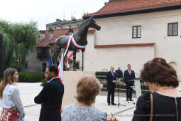 1212jpg.jpg-Rzeźba konia