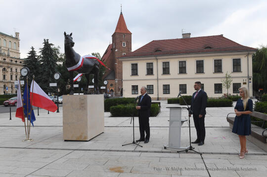 1313jpg.jpg-Rzeźba konia