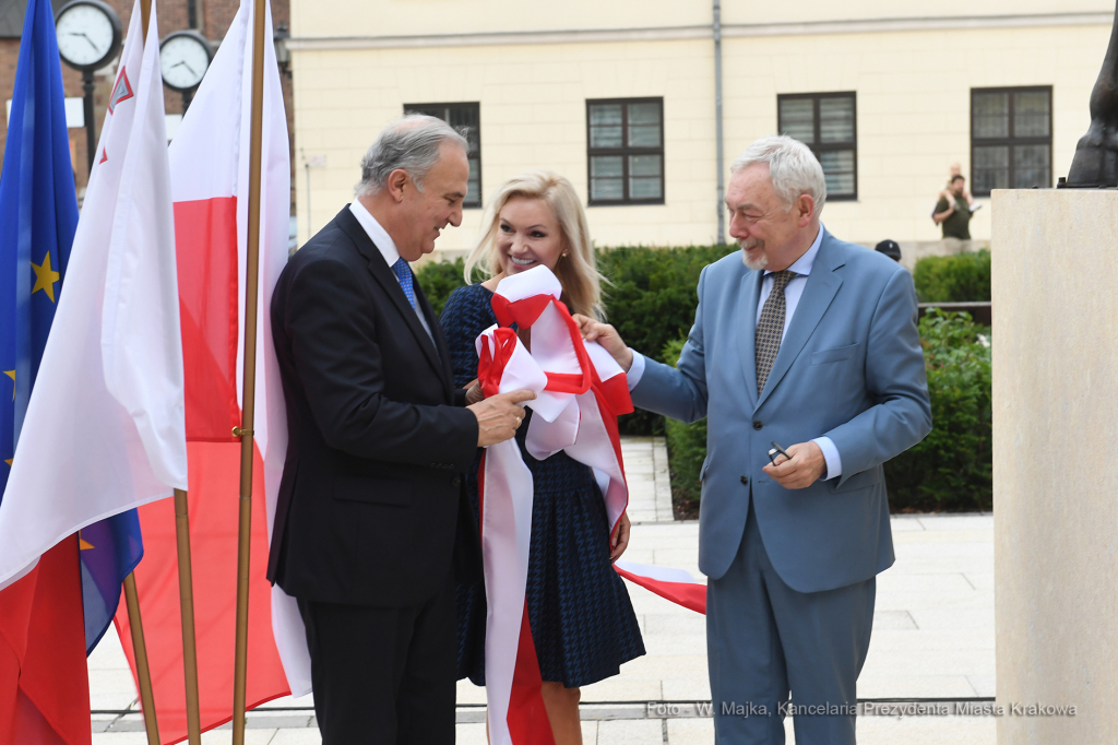 2020jpg.jpg-Rzeźba konia  Autor: W. Majka