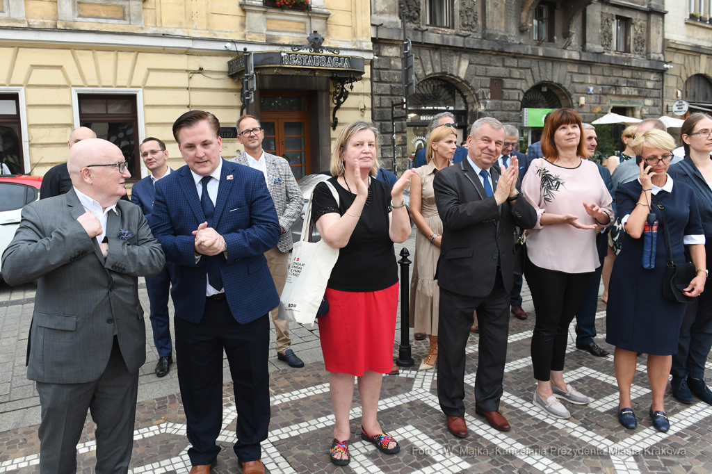 2121jpg.jpg-Rzeźba konia  Autor: W. Majka