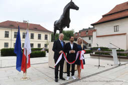 2222jpg.jpg-Rzeźba konia