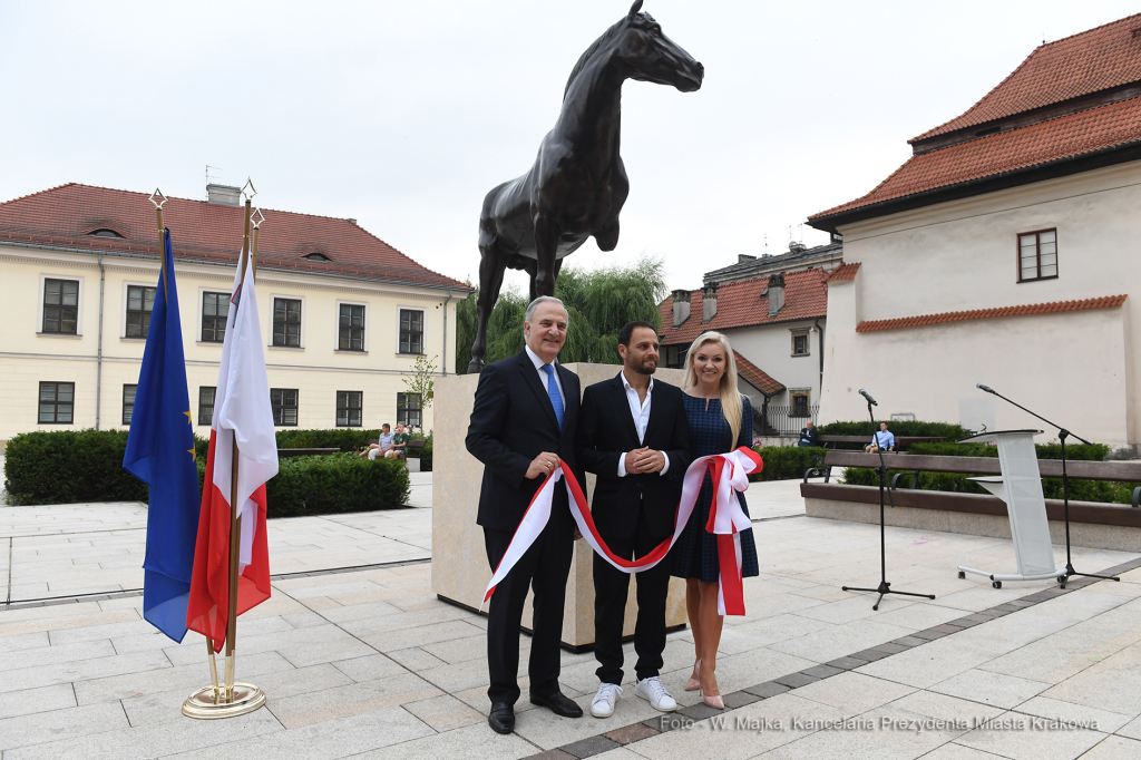 2222jpg.jpg-Rzeźba konia  Autor: W. Majka