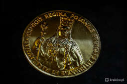 bs_210712_0154.jpg-Złoty medal „Cracoviae Merenti” dla Zamku Królewskiego na Wawelu