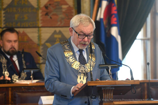 044jpg.jpg-ręczenie Złotego Medalu Cracoviae Merenti Zamkowi Królewskiemu na Wawelu