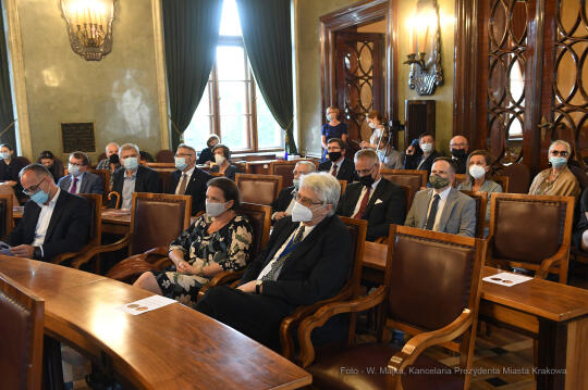 055jpg.jpg-ręczenie Złotego Medalu Cracoviae Merenti Zamkowi Królewskiemu na Wawelu
