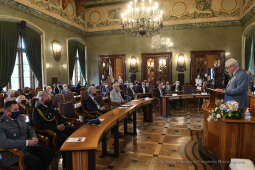 077jpg.jpg-ręczenie Złotego Medalu Cracoviae Merenti Zamkowi Królewskiemu na Wawelu