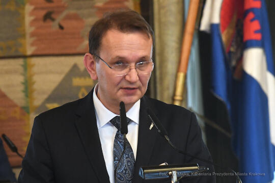 1010jpg.jpg-ręczenie Złotego Medalu Cracoviae Merenti Zamkowi Królewskiemu na Wawelu