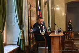 1313jpg.jpg-ręczenie Złotego Medalu Cracoviae Merenti Zamkowi Królewskiemu na Wawelu