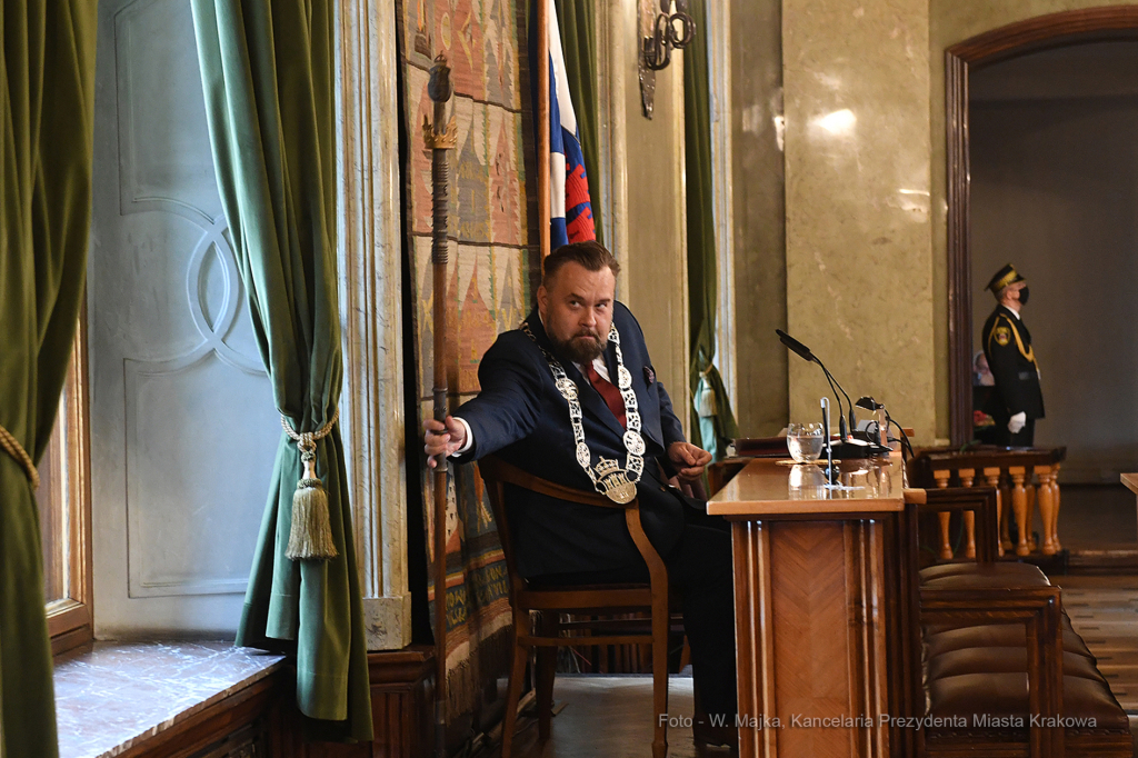 1313jpg.jpg-ręczenie Złotego Medalu Cracoviae Merenti Zamkowi Królewskiemu na Wawelu  Autor: W. Majka