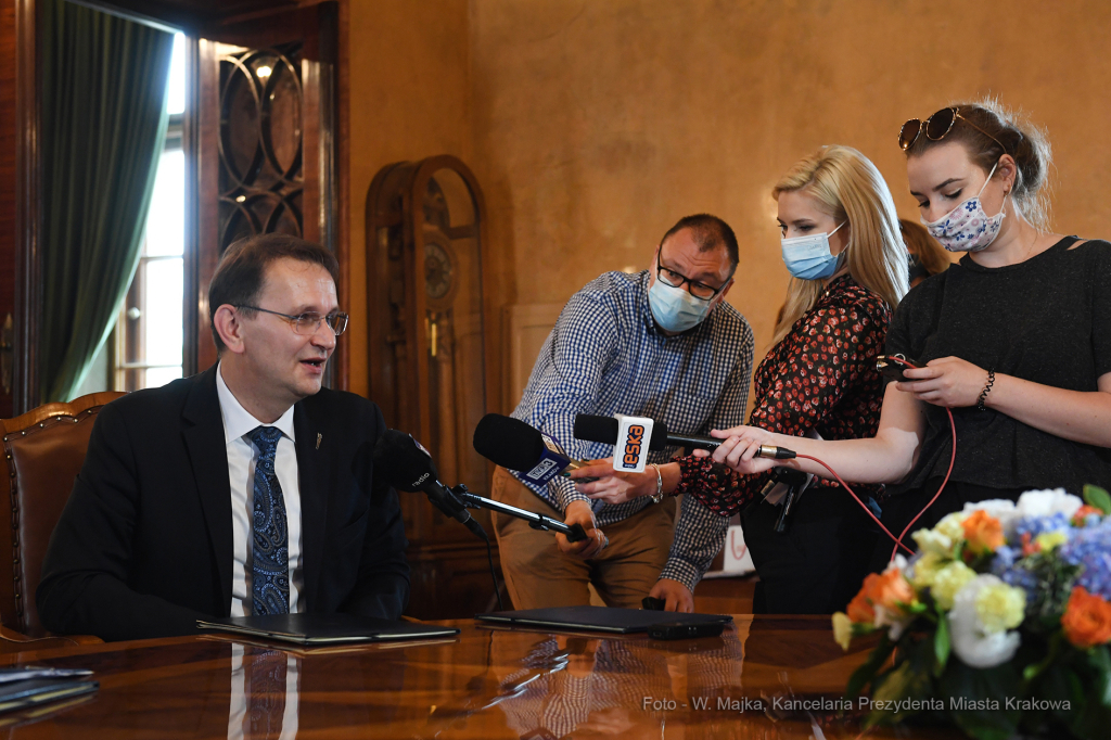 044jpg.jpg-podpisanie listu intencyjnego o współpracy z Zamkiem Królewskim na Wawelu  Autor: W. Majka