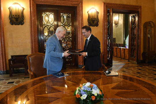 055jpg.jpg-podpisanie listu intencyjnego o współpracy z Zamkiem Królewskim na Wawelu