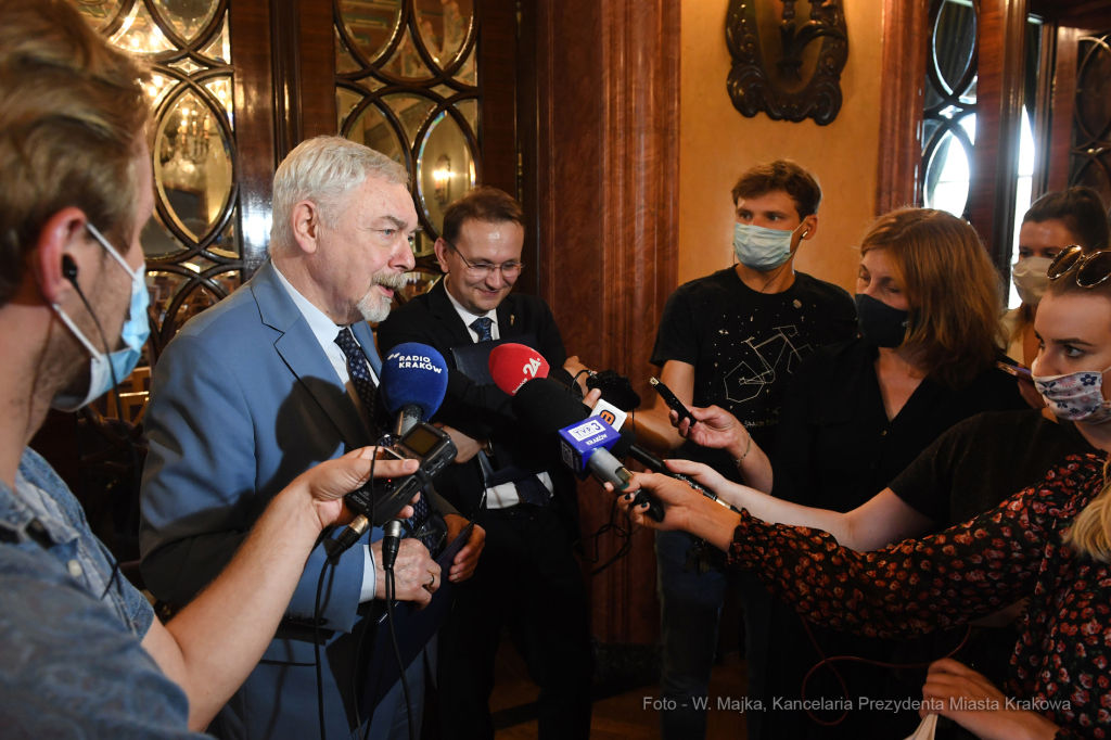 066jpg.jpg-podpisanie listu intencyjnego o współpracy z Zamkiem Królewskim na Wawelu  Autor: W. Majka