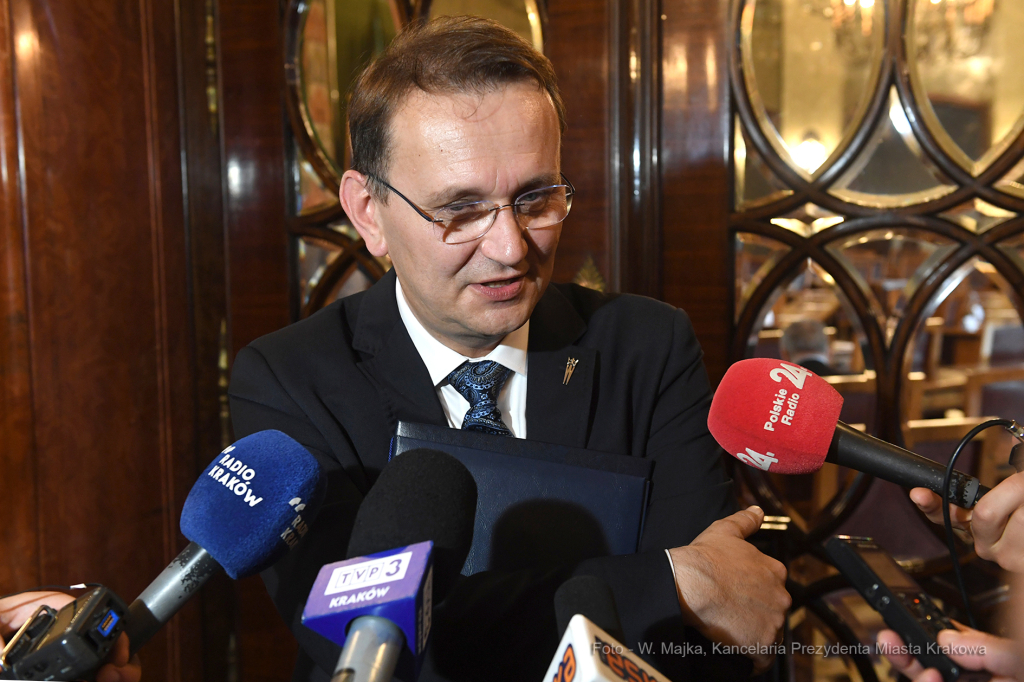 077jpg.jpg-podpisanie listu intencyjnego o współpracy z Zamkiem Królewskim na Wawelu  Autor: W. Majka