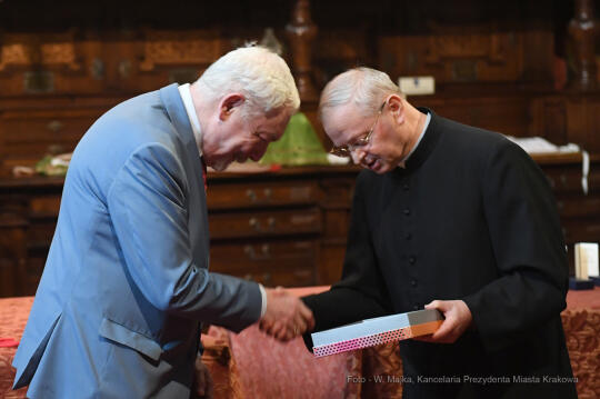 033jpg.jpg-odznaki Honoris Gratia dla dzwonników