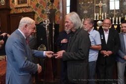 1010jpg.jpg-odznaki Honoris Gratia dla dzwonników