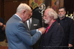 1111jpg.jpg-odznaki Honoris Gratia dla dzwonników