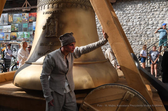 011jpg.jpg-Korowód Zygmuntowski z okazji obchodów 500-lecia dzwonu Zygmunt