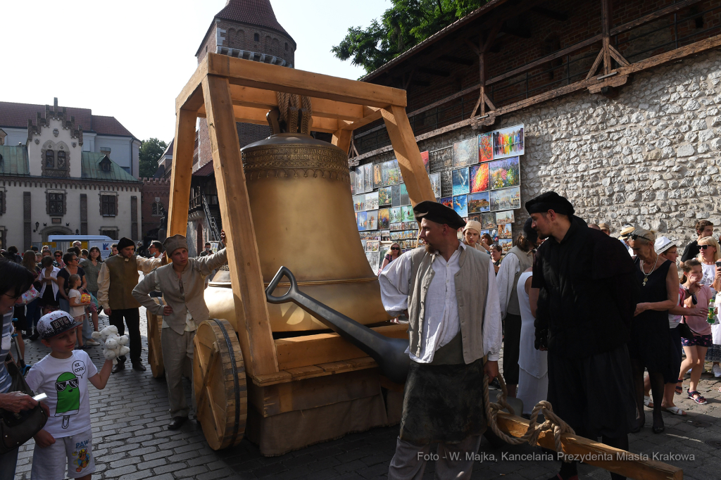 033jpg.jpg-Korowód Zygmuntowski z okazji obchodów 500-lecia dzwonu Zygmunt  Autor: W. Majka