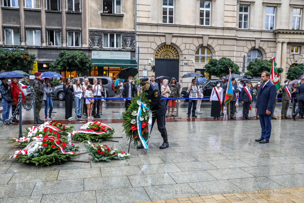 bs_210801_2951.jpg-77. rocznica Powstania Warszawskiego, Plac Matejki, Uroczystości  Autor: B. Świerzowski