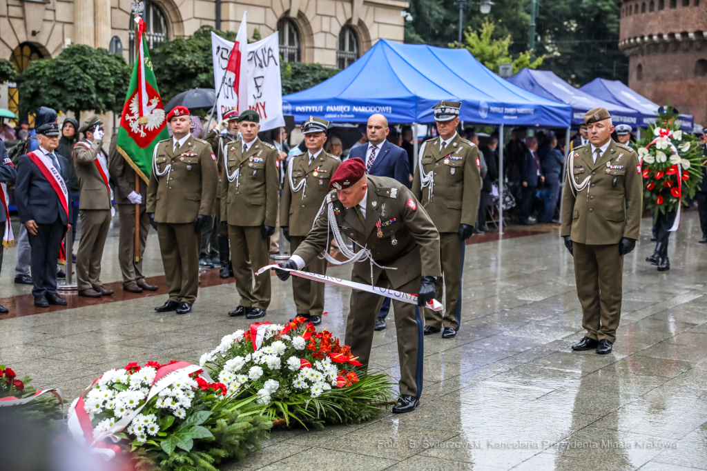 bs_210801_2980.jpg-77. rocznica Powstania Warszawskiego, Plac Matejki, Uroczystości  Autor: B. Świerzowski