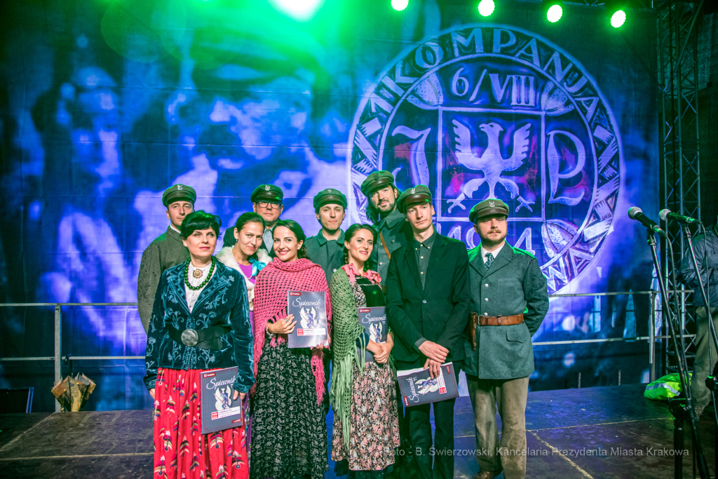 bs_210805_5037.jpg-Lekcja Śpiewania, Kadrówka  Autor: B. Świerzowski