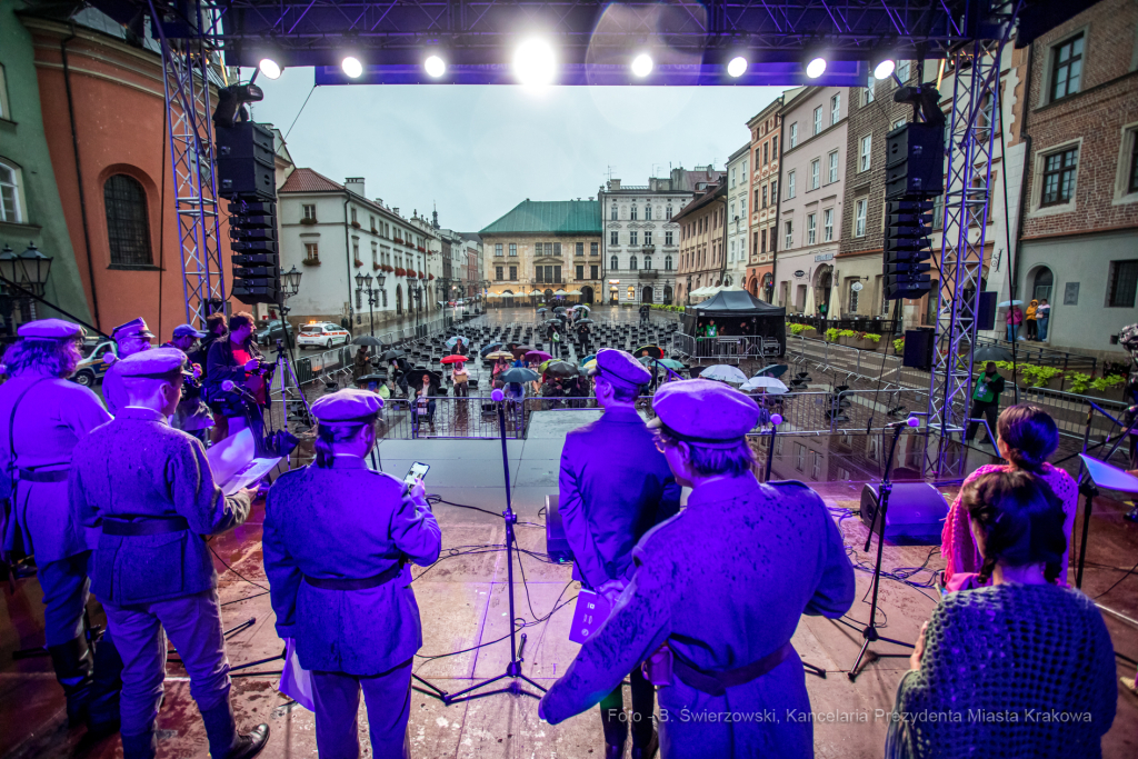 bs_210805_5072.jpg-Lekcja Śpiewania, Kadrówka  Autor: B. Świerzowski