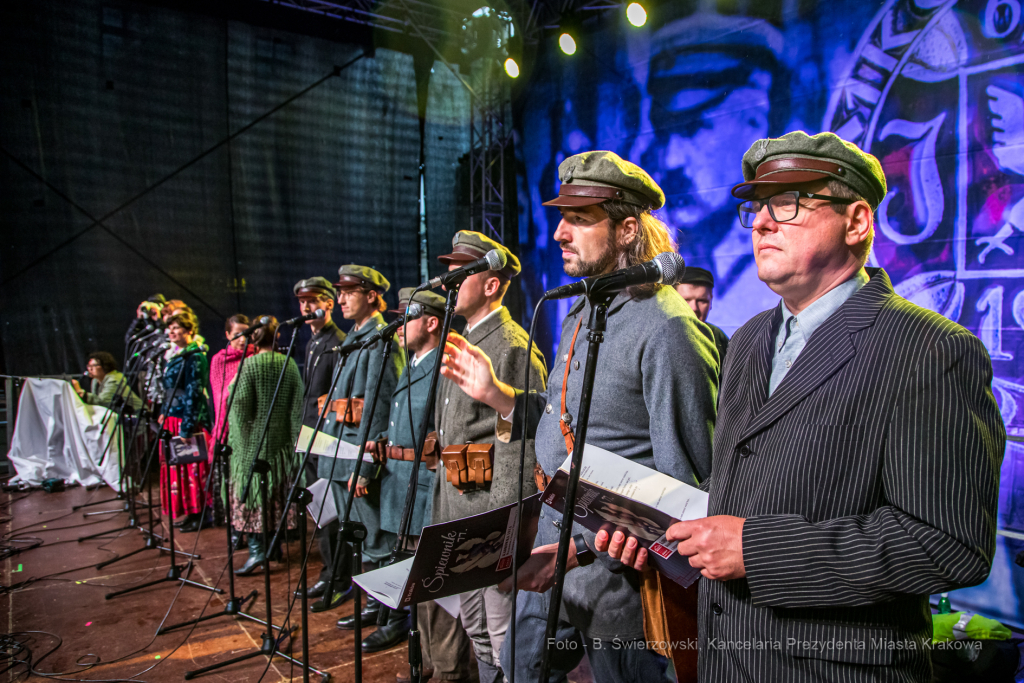 bs_210805_5120.jpg-Lekcja Śpiewania, Kadrówka  Autor: B. Świerzowski