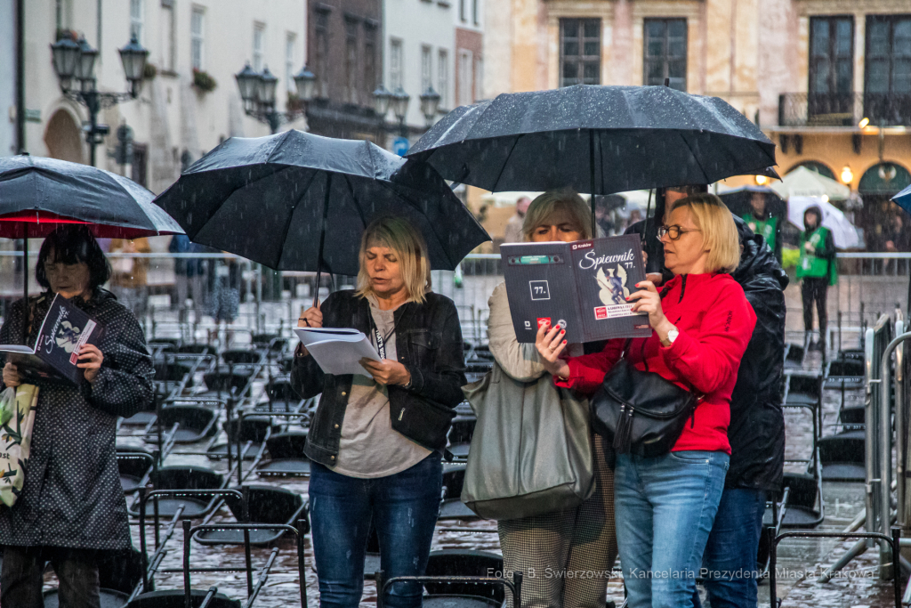 bs_210805_5150.jpg-Lekcja Śpiewania, Kadrówka  Autor: B. Świerzowski