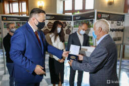 bs_210825_5876.jpg-Turniej krakowskich 100-latków - otwarcie wystawy