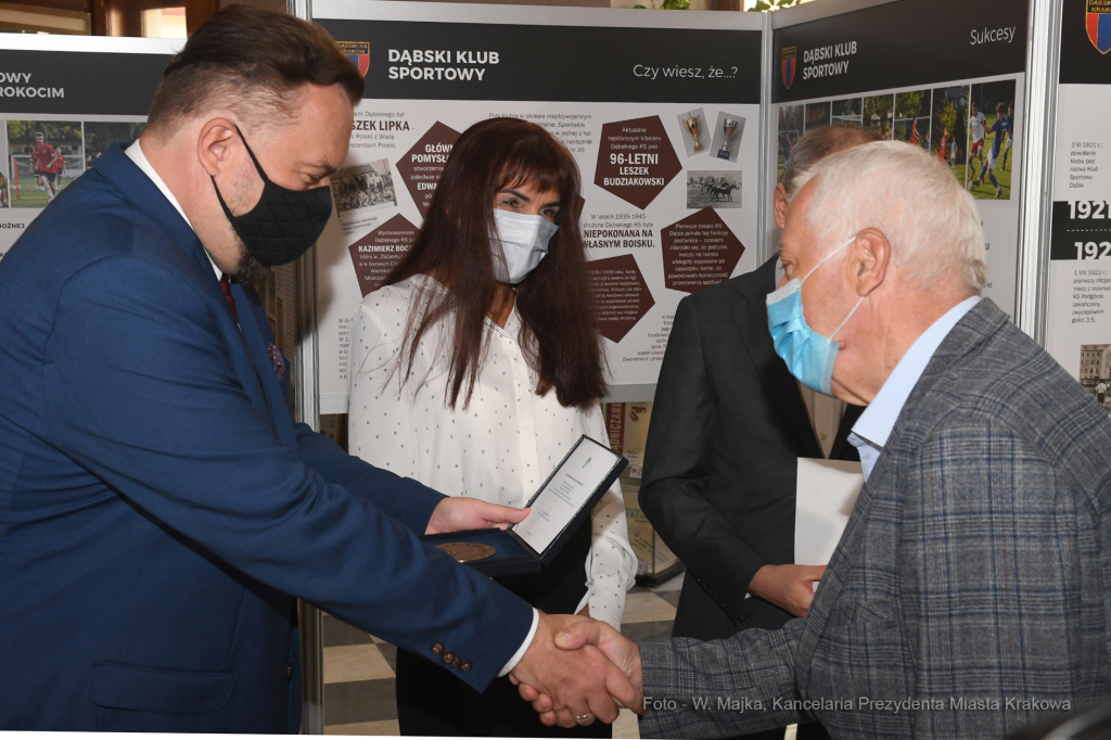 055jpg.jpg-100-lecie klubów sportowych - wystawa  Autor: W. Majka