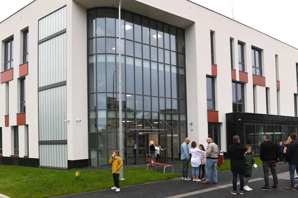 dsc_1347 kopia.jpg-Inauguracja roku szkolnego w nowo wybudowanej Szkole Podstawowej nr 14  Autor: W. Majka