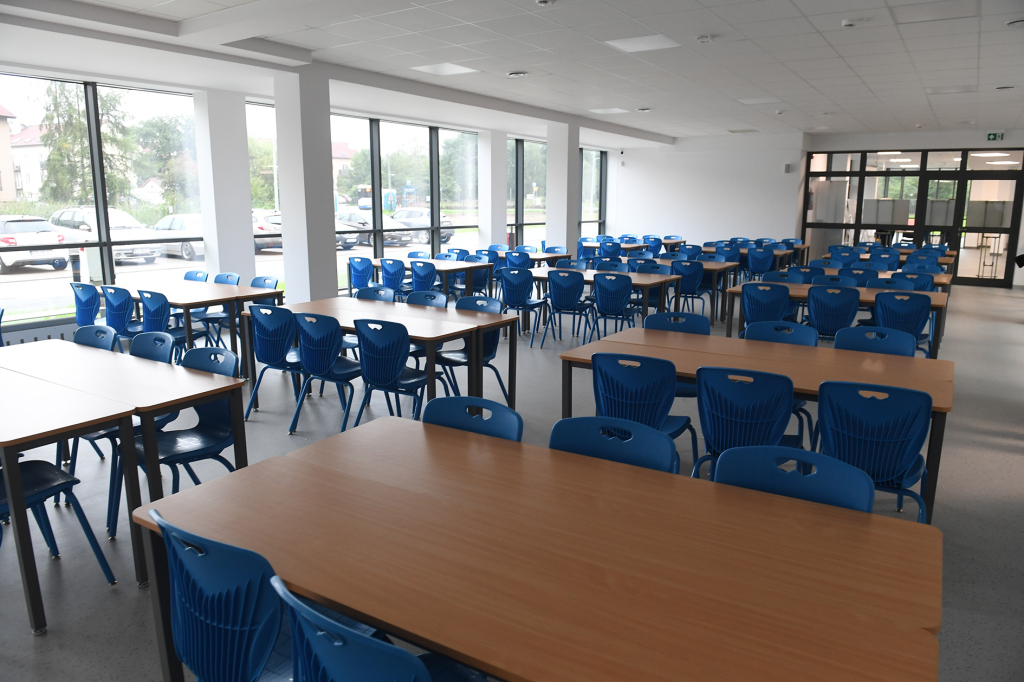 dsc_1373 kopia.jpg-Inauguracja roku szkolnego w nowo wybudowanej Szkole Podstawowej nr 14  Autor: W. Majka