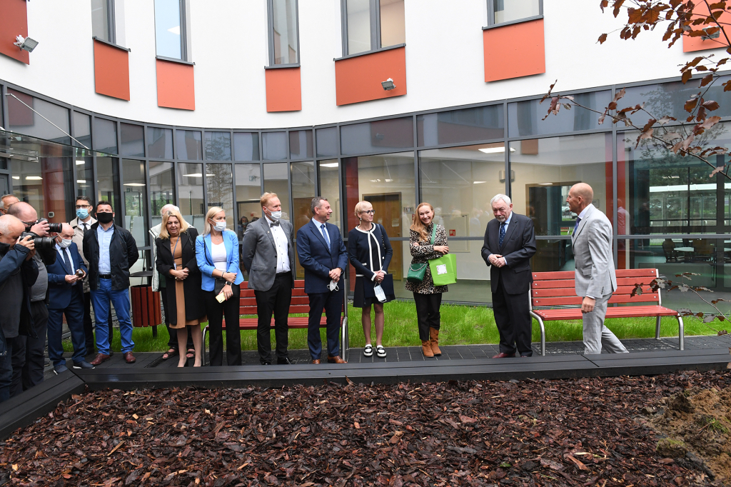 dsc_1397 kopia.jpg-Inauguracja roku szkolnego w nowo wybudowanej Szkole Podstawowej nr 14  Autor: W. Majka