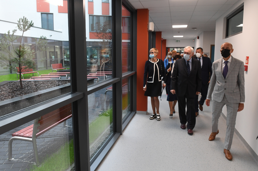 dsc_1404 kopia.jpg-Inauguracja roku szkolnego w nowo wybudowanej Szkole Podstawowej nr 14  Autor: W. Majka