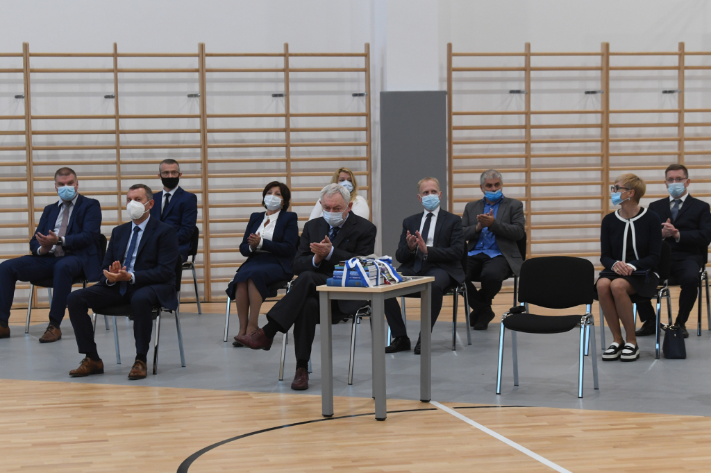 dsc_1425 kopia.jpg-Inauguracja roku szkolnego w nowo wybudowanej Szkole Podstawowej nr 14  Autor: W. Majka