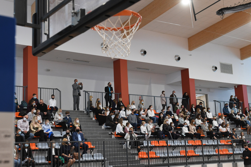 dsc_1480 kopia.jpg-Inauguracja roku szkolnego w nowo wybudowanej Szkole Podstawowej nr 14  Autor: W. Majka