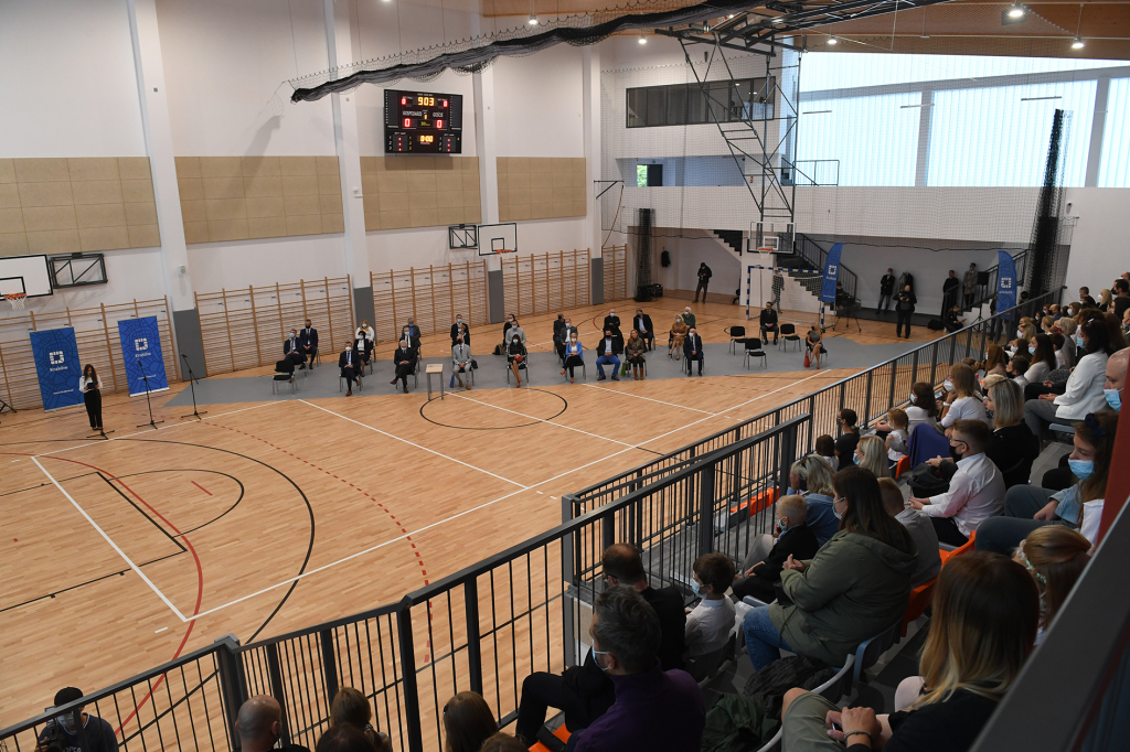 dsc_1486 kopia.jpg-Inauguracja roku szkolnego w nowo wybudowanej Szkole Podstawowej nr 14  Autor: W. Majka