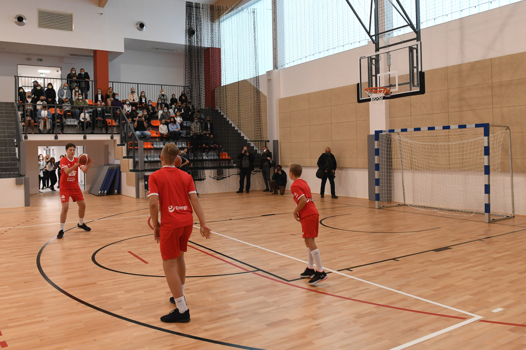 dsc_1491 kopia.jpg-Inauguracja roku szkolnego w nowo wybudowanej Szkole Podstawowej nr 14  Autor: W. Majka