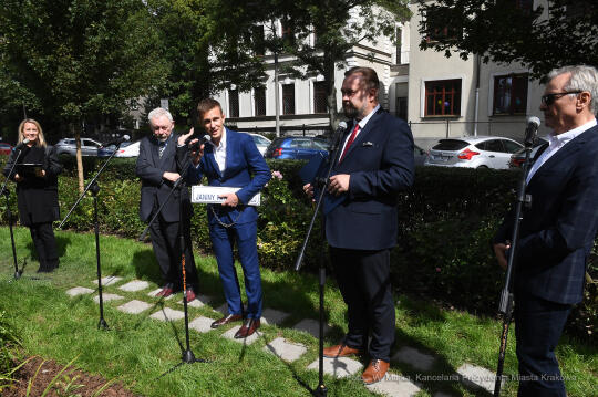 066jpg.jpg-skwer im Janiny Paradowskiej